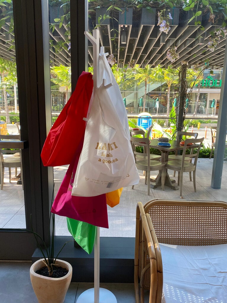 at Dawn x Baggu のエコバッグ。今年はソリッドカラーで。各 18.50ドル。