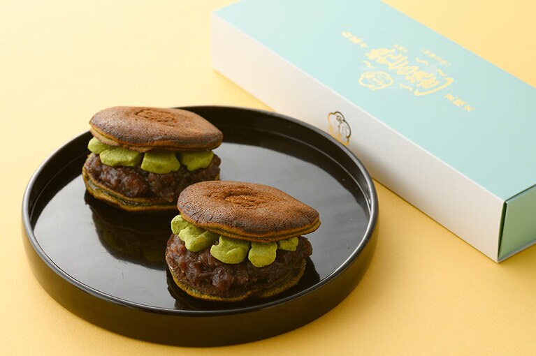 ぬれどら焼きプレミアム 白茶々〈3個・ケース入〉1,296円／梅月堂