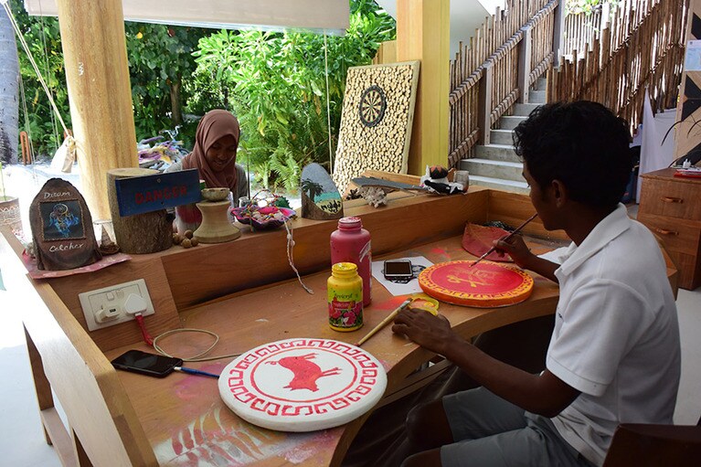 アートクラフトセンターでは自分だけのアート作りを楽しめます。