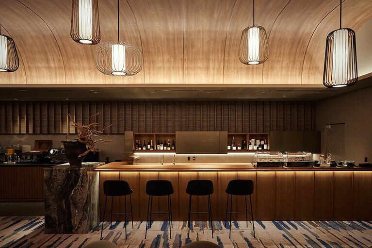 最上級の旅館リゾート「熱海・伊豆山 佳ら久」では大切な人と落ち着いたひとときを過ごすことができる。