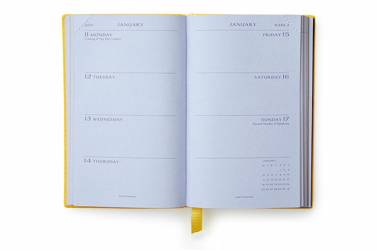 見開き1週間のレイアウトタイプ。2021年 Wafer ダイアリー 7,818円(W7×H10.5cm)。
