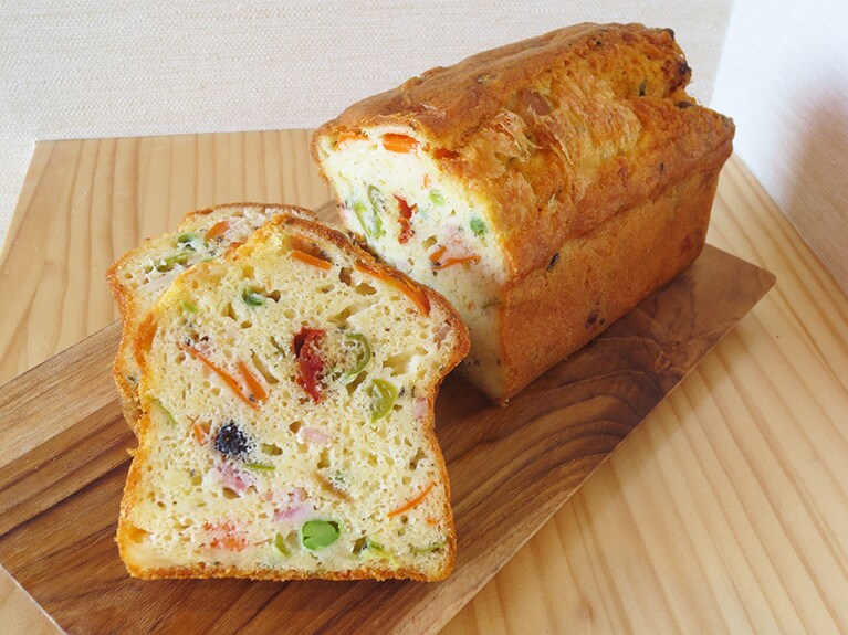 「ケークサレ」1皿400円(写真はスライスした状態)。