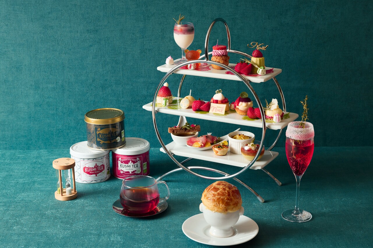 「Christmas Afternoon Tea – 苺とショコラ」のイメージ。1名5,500円、乾杯用モエ・エ・シャンドン（グラス）1杯付き1名8,000円（ともに税・サ込）。1日10名限定、前日15時までに要予約。