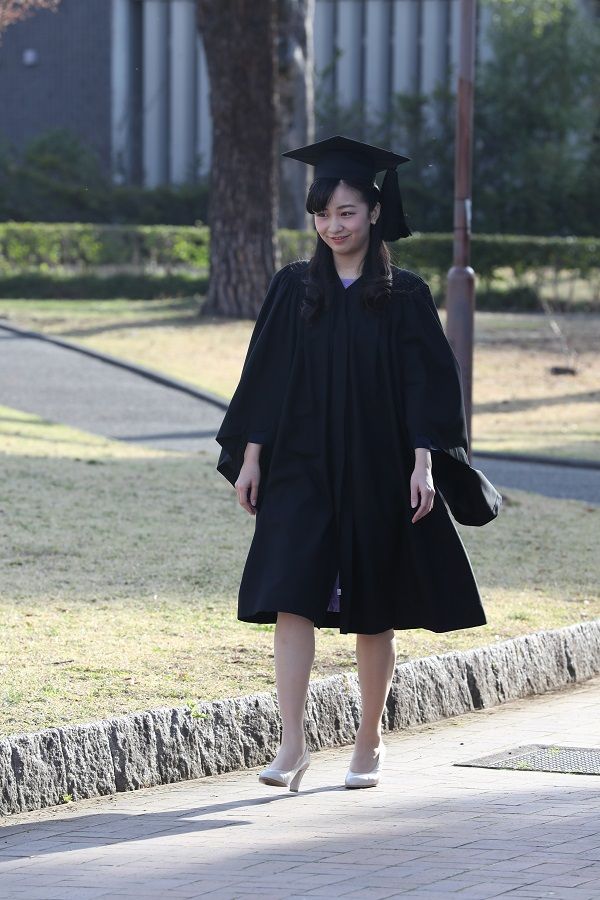 2019年3月、ICUを卒業された佳子さま　©JMPA