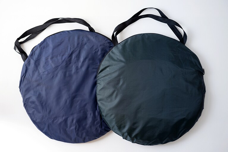 畳むと驚くほど薄く、軽いのが嬉しい。