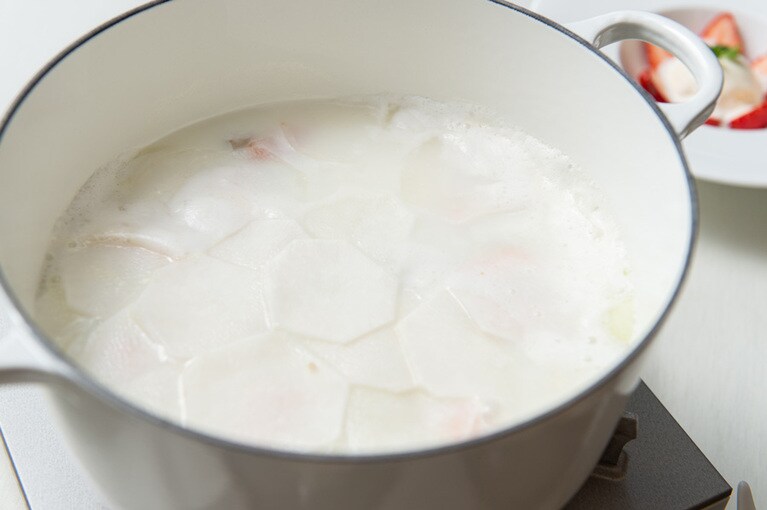 外で遊んで冷えた身体は、ヘルシーな鍋でじんわりと温めて。