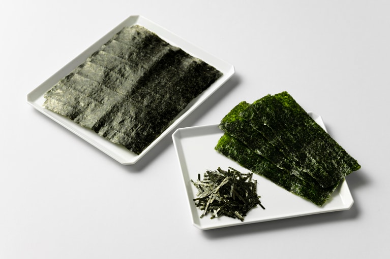 初摘み◯3サイズ詰め合わせ（全型サイズ 10枚入×1袋、初摘み おにぎり3切12枚入×1袋、初摘み きざみ 幅3mm 15g入×1袋） 5,000円／ぬま田海苔