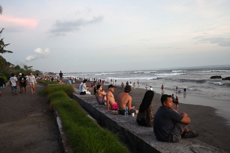 今ではサンセットともなると、ビーチにツーリストが押し寄せるチャングー。