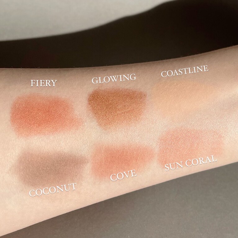 アイシャドウ パレット ウォームスのスウォッチ。左上から時計まわりに、FIERY、GLOWING、COASTLINE、SUN CORAL、COCONUT、COVE。