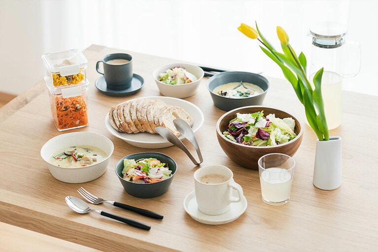souシリーズ マグカップ 1,089円／ミドルボウル(17cm) 1,529円／メインフラットプレート(26.5cm) 2,519円、他。