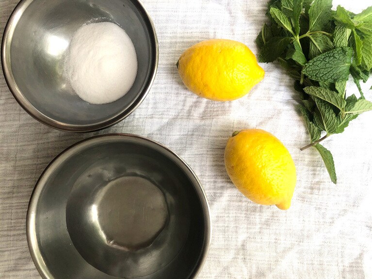 「レモンとミントのグラニテ」の材料。