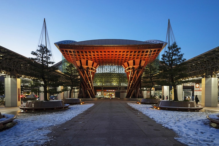 金沢駅・鼓門　ライトアップ。©石川県観光連盟