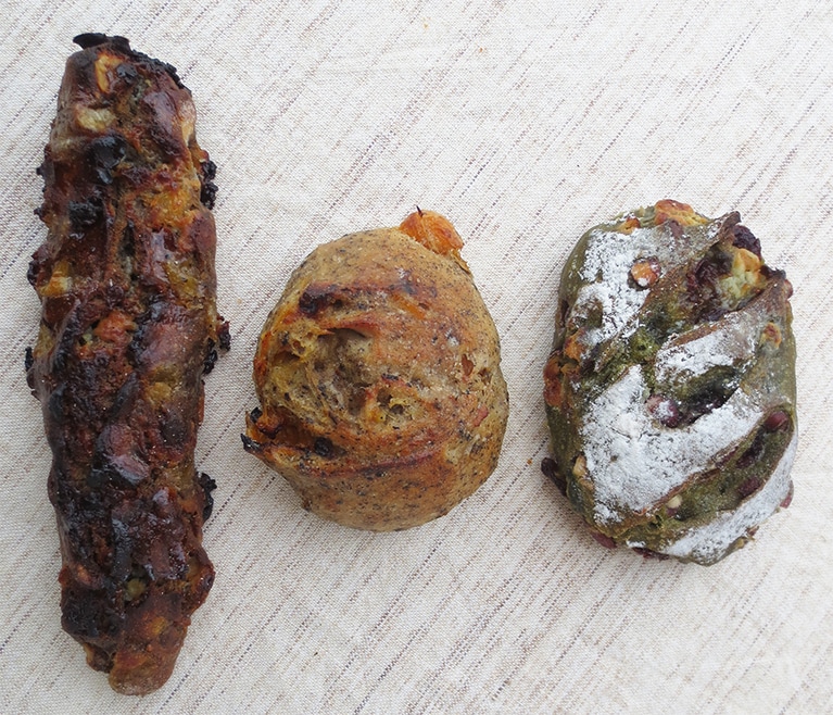 左から「アナナスとcoffee」290円、「柑橘とアールグレイ」240円、「グリューネショコラ」250円。