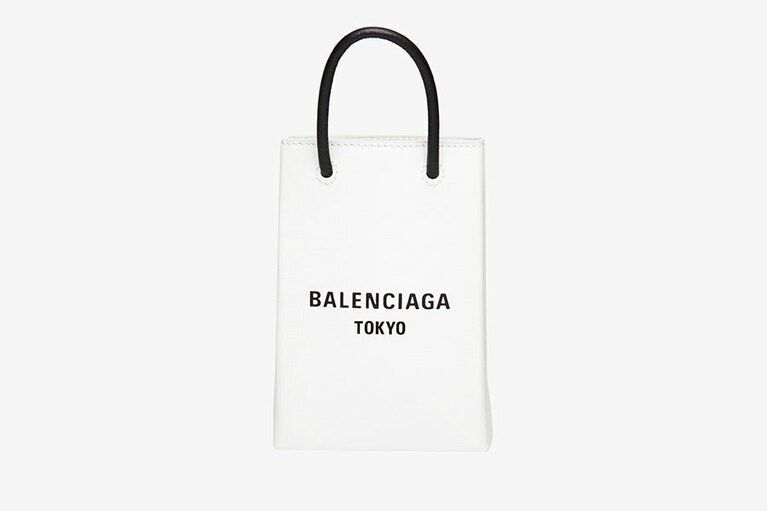 ショッピング フォン ホルダー 97,000円。ホワイトとブラックの2色展開。