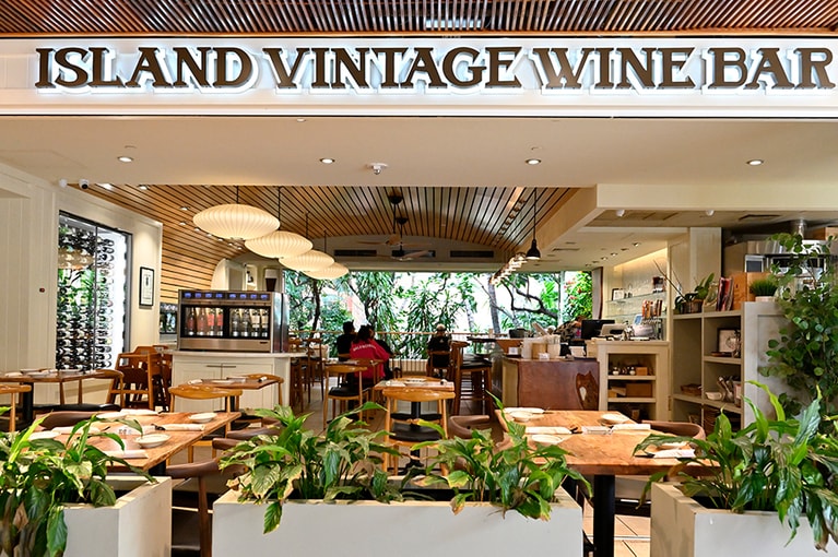 開放的なダイニング。