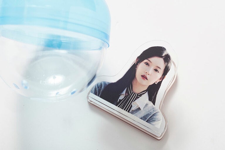 「カプセルトイ」 700円。