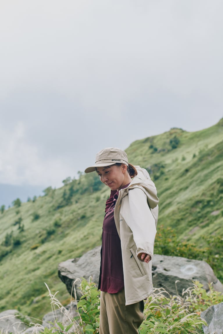 山では100m登るごとに0.6℃気温が下がるとも言われている。防寒対策は必須だ。