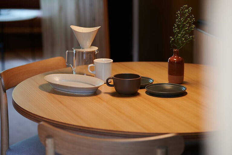 食器や調理器具、コーヒーミルなども完備。