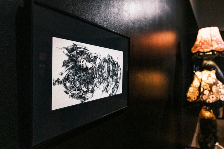 熱狂的なファンを数多く持つヒグチユウコさんの作品も。