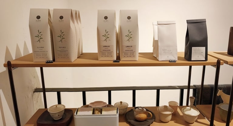 今後は、布の袋にラベルを貼りつけた包装に変更する計画もあり。ちなみに、清山は父親の名前で、寶珠は母親の名前。家族愛が感じられるブランド名です。