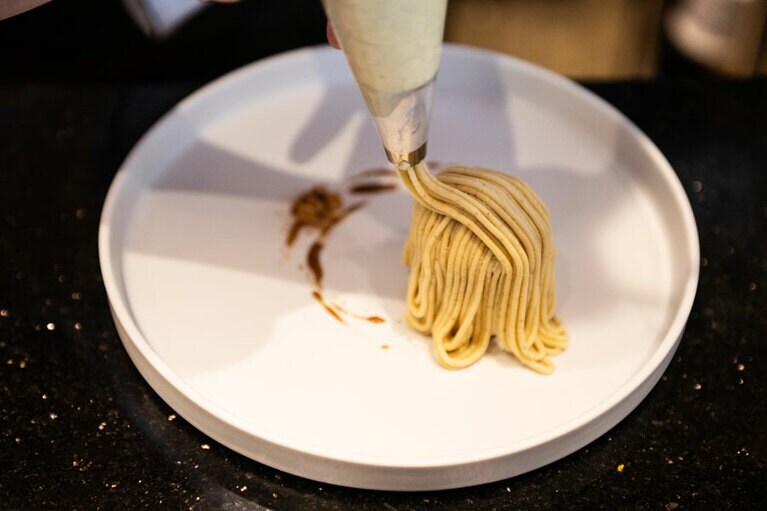 繊細な和栗の味を引き立てる。