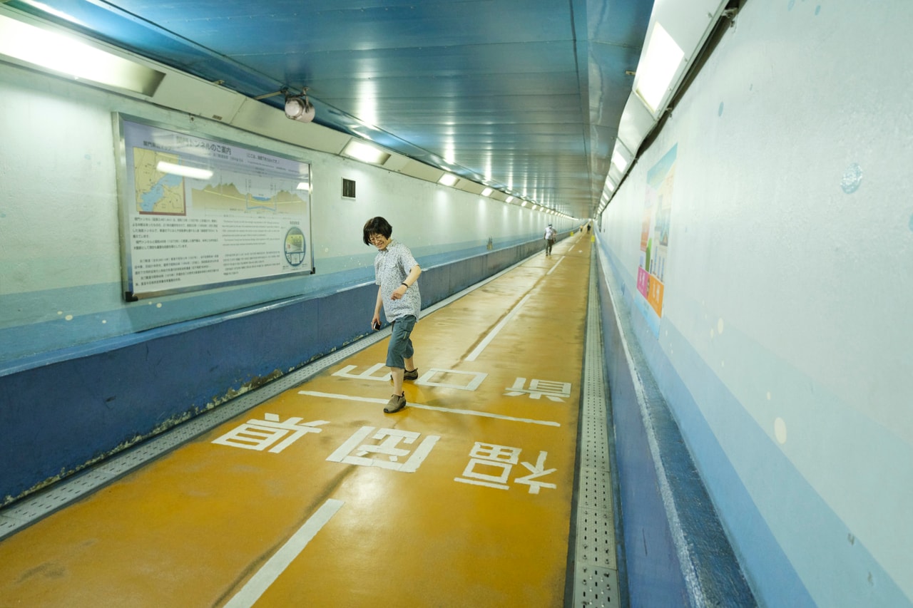 福岡県と山口県を結ぶ関門トンネルで県境をまたぐ。