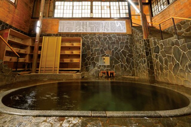 【鉛温泉 藤三旅館】