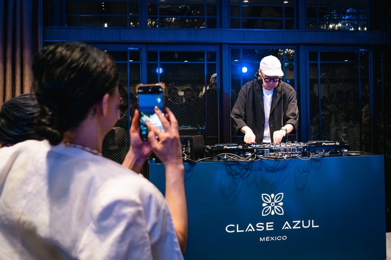 パーティのDJを務めたFPM田中知之さん。