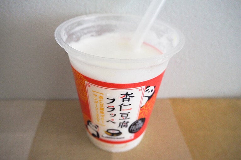 杏仁豆腐フラッペ 297円。