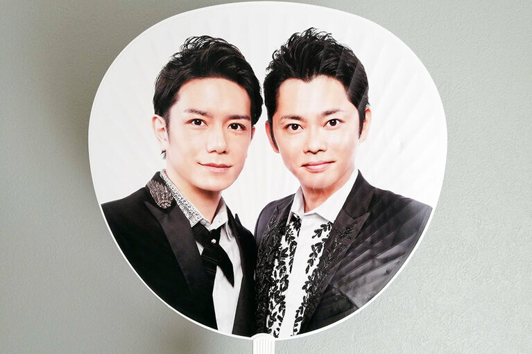 「ジャニーズ カウントダウン 2018-2019」うちわ。