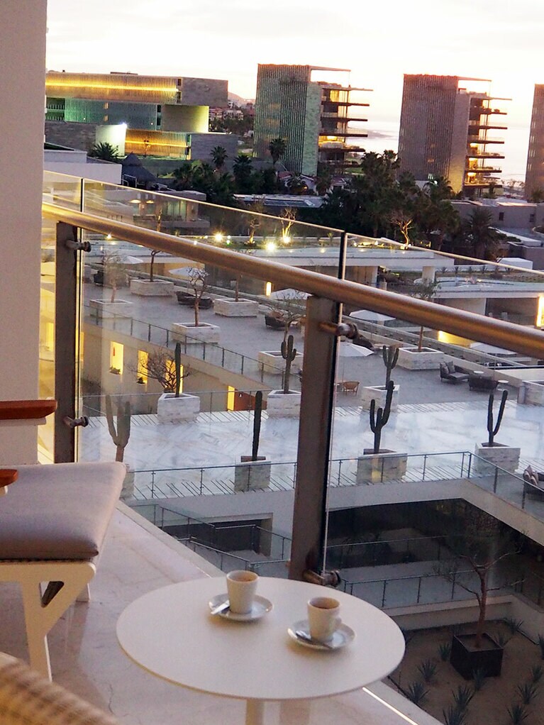 エスプレッソマシンで淹れる香り高い一杯を朝いちばんに。