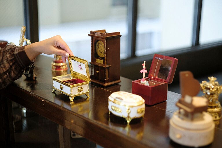 可愛いオルゴールがずらり。心地よいメロディに癒やされます。