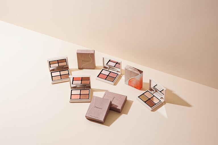 Enamor ニュアンスカラーアイズ 全4色 各2,420円(税込)。