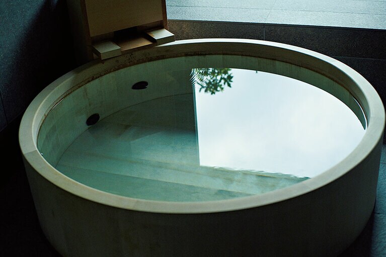 プレミアムツインの半露天風呂。