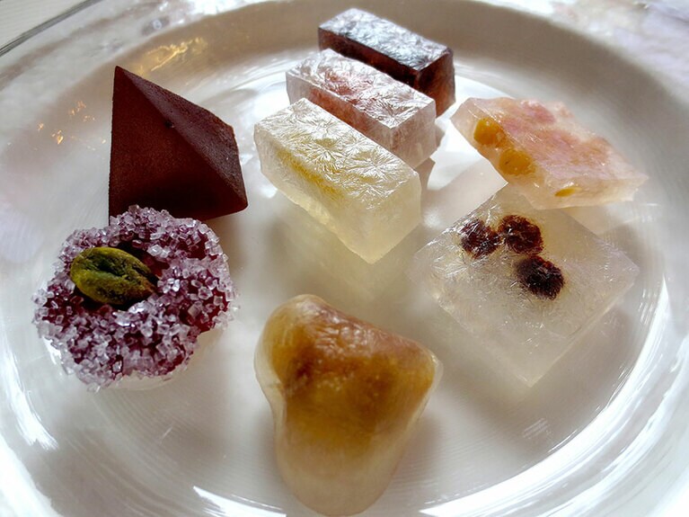 西原金蔵さんのオリジナル菓子「パート・ド・クルスティヤン」。