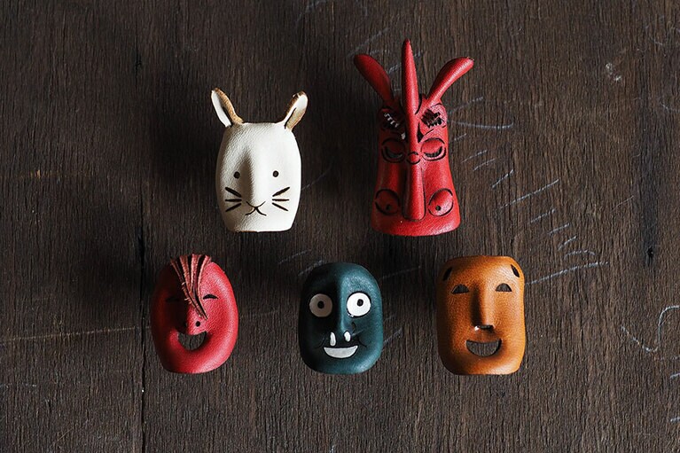 鳥取のレザークラフト作家・朝倉綱大さんが作るアクセサリー。