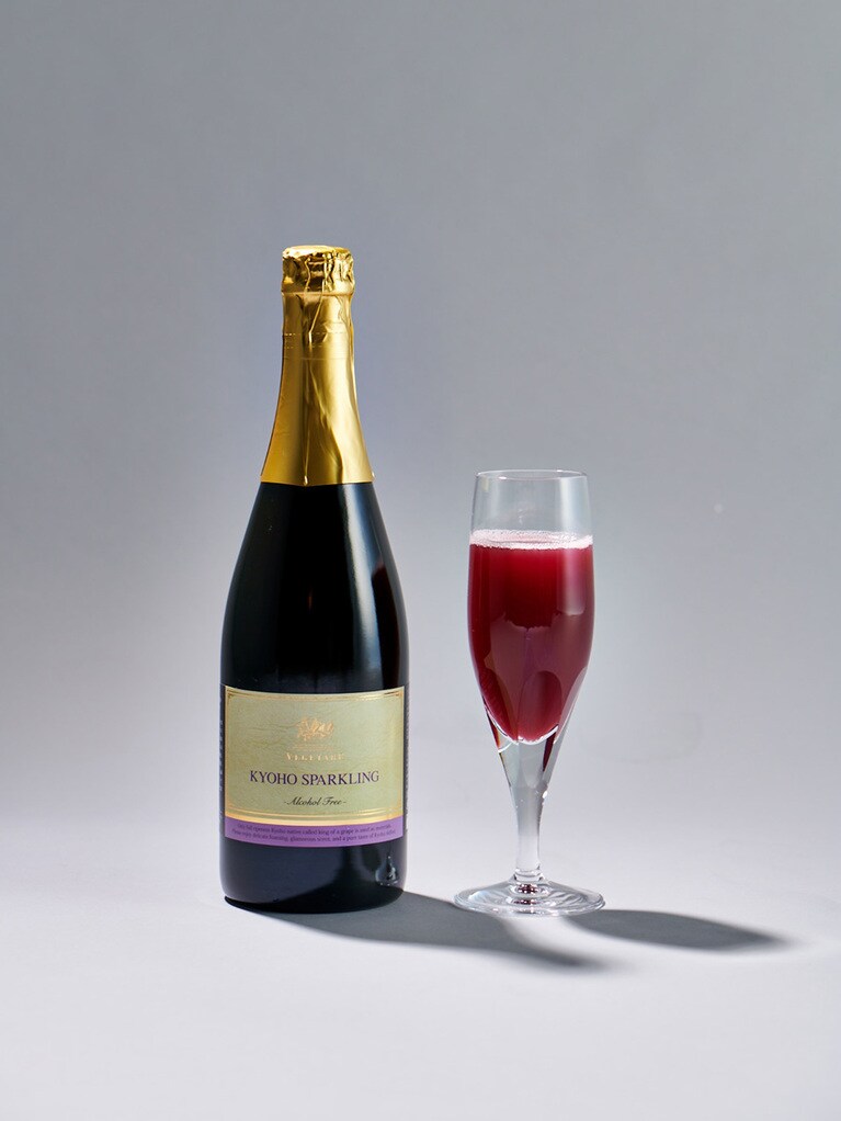 ノンアルコール巨峰スパークリング2,700円(720ml)。