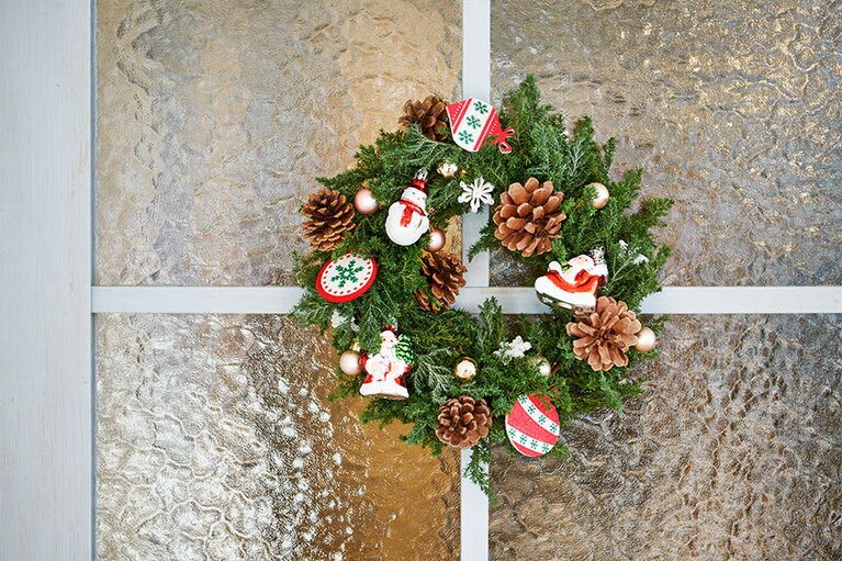 オーナメントは100円ショップで。