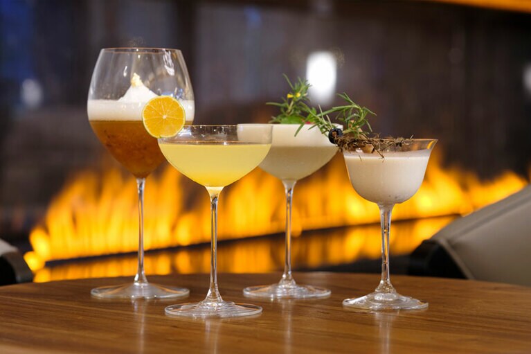 季節のフレッシュフルーツや奈良名産のほうじ茶を使ったカクテルも絶品。