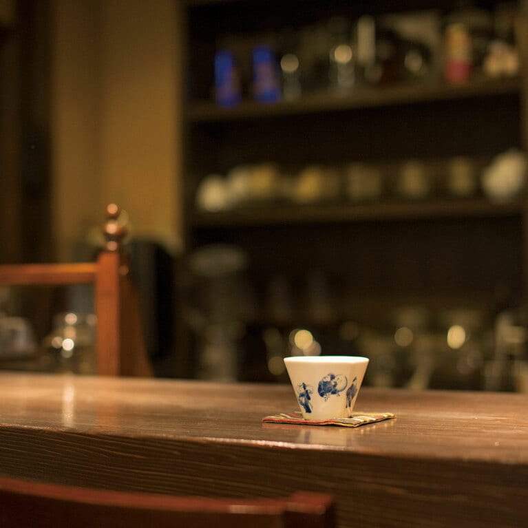 ロビーの一角のカウンターは、淹れたてのコーヒーが楽しめる喫茶コーナー。