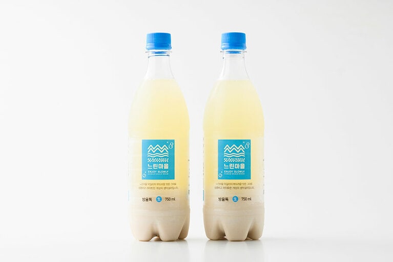 バンウルトック生マッコリ 各578円（750ml）。