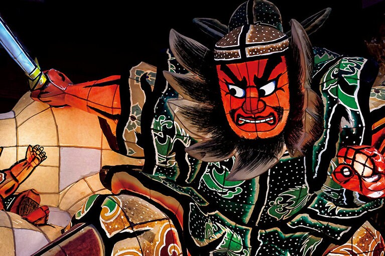 「酸ヶ湯温泉旅館」のロビーに展示されたミニねぶた。