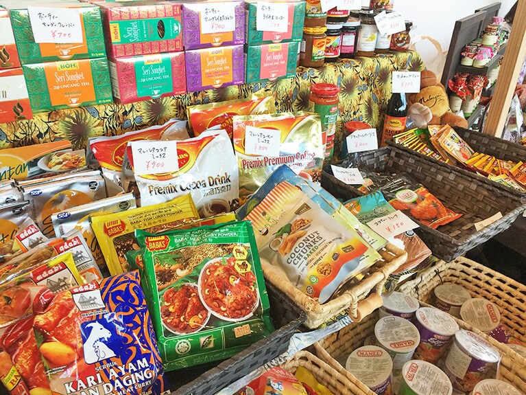 マレーシア特産の紅茶やカレーパウダー、調理ペーストなど。
