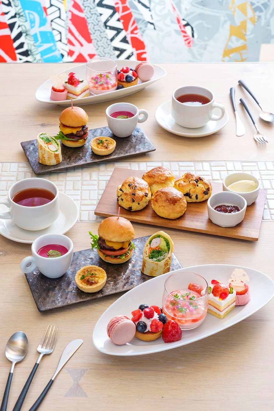 「Aloft Pink Afternoon Tea」4,900円（税・サ込）。写真は2名分のイメージ。