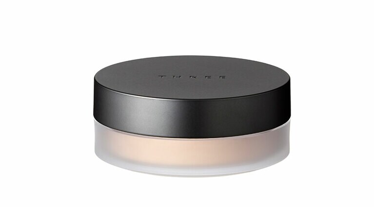 アドバンスドエシリアル スムースオペレーター ルースパウダー 全2種 10g 6,050円／THREE