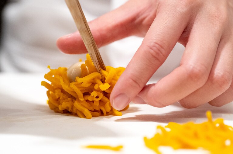 美しい手さばきに見とれる。