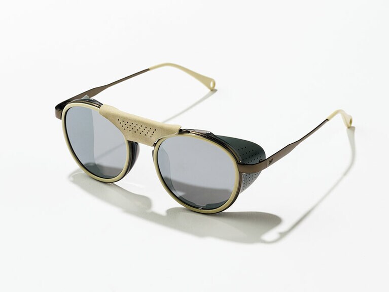 ストラダ アイボリーシルバー（サングラス） 23,100円／ゴールドウイン