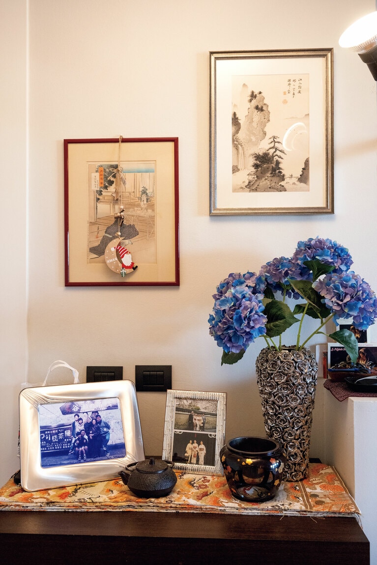 日本の漆の器や鉄瓶など好きなものを集めたコーナー。