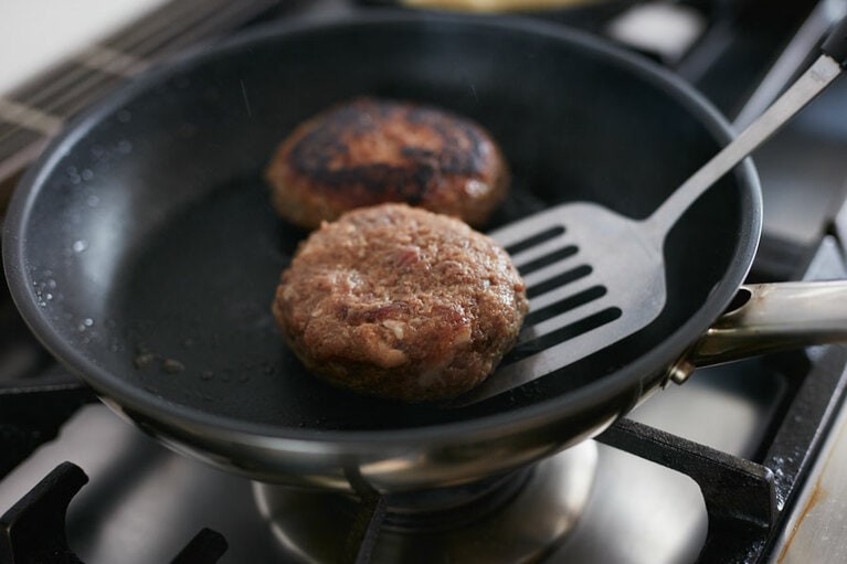 【POINT②】まずはじっくりと焼く。