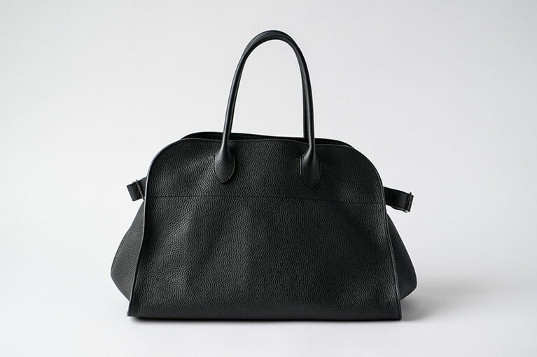 昨年仕事を頑張ったご褒美に買った「ザロウ」のマルゴー15。「週4日ガシガシ使って、レザーが柔らかくなった今の佇まいも好き。納得できる経年変化もマルゴーの魅力です」。